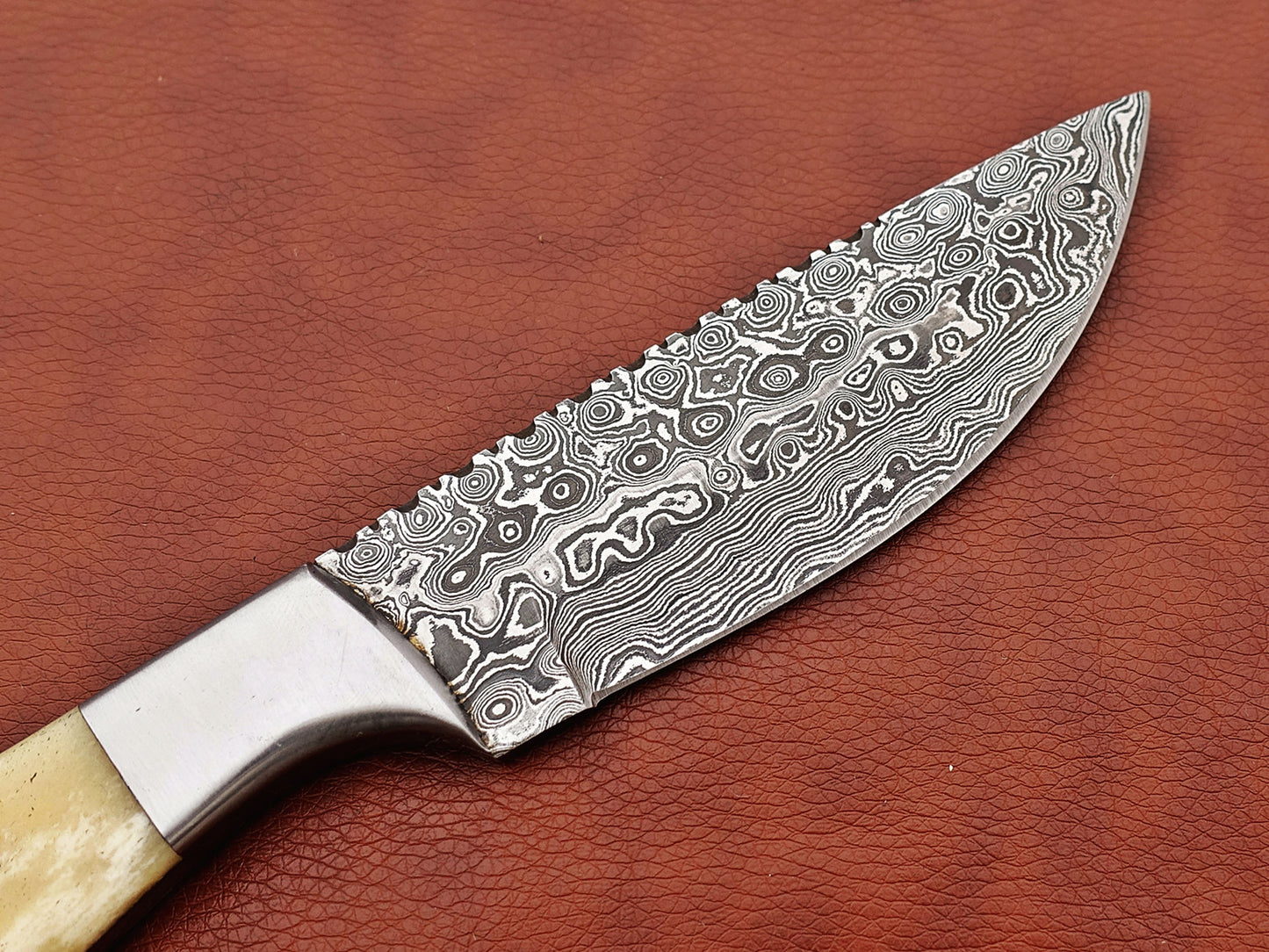 9.5" full tang Rain drop pattern skinning knife, 5" straight back Damascus steel blade, Available in 4 colors, includes Cow hide Leather sheath