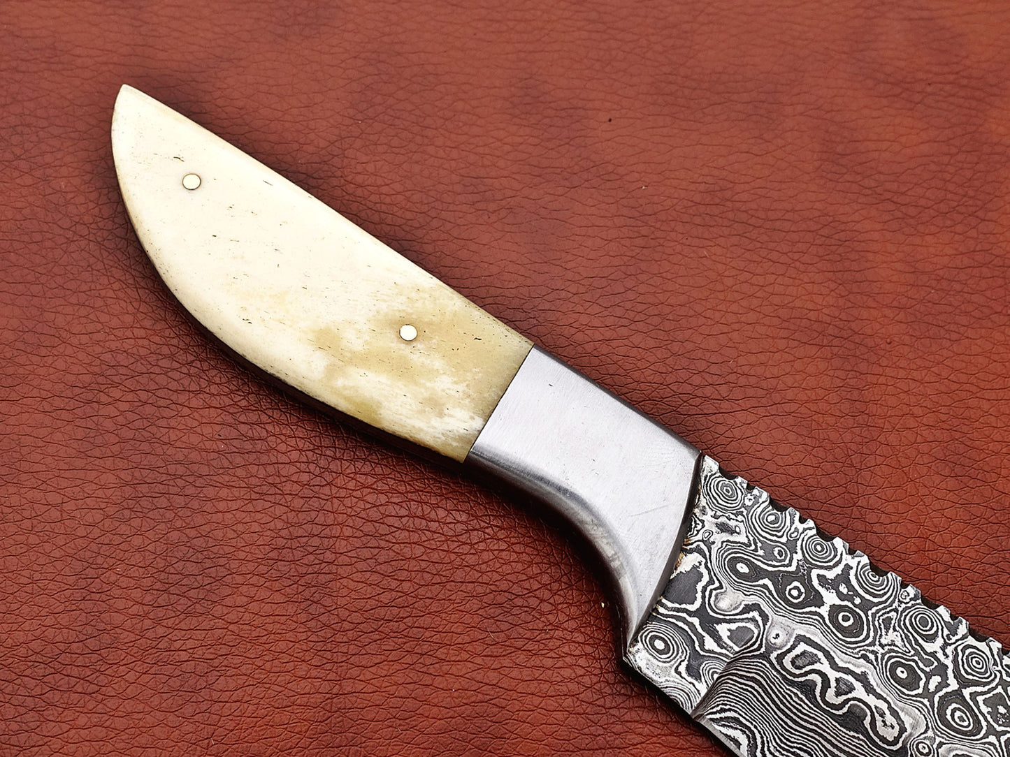 9.5" full tang Rain drop pattern skinning knife, 5" straight back Damascus steel blade, Available in 4 colors, includes Cow hide Leather sheath