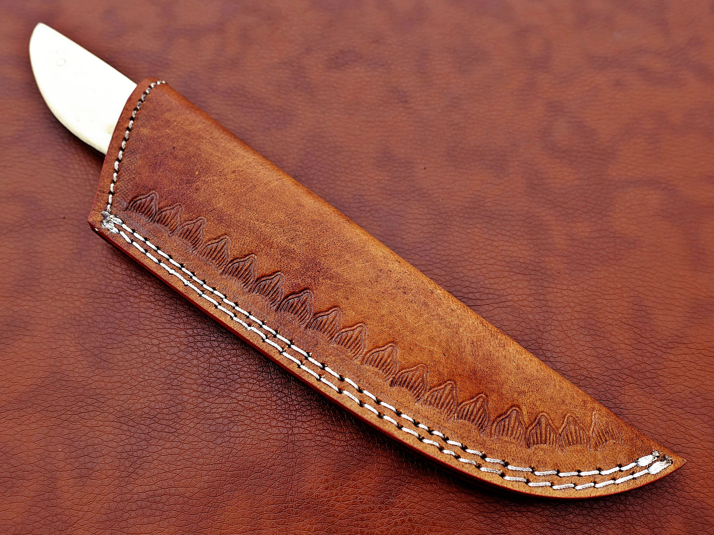 9.5" full tang Rain drop pattern skinning knife, 5" straight back Damascus steel blade, Available in 4 colors, includes Cow hide Leather sheath