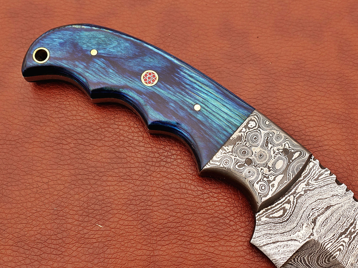 9.5" long Damascus steel Rain drop pattern Gut hook skinning knife, Full tang blade available in 4 colors, includes Cow hide Leather sheath
