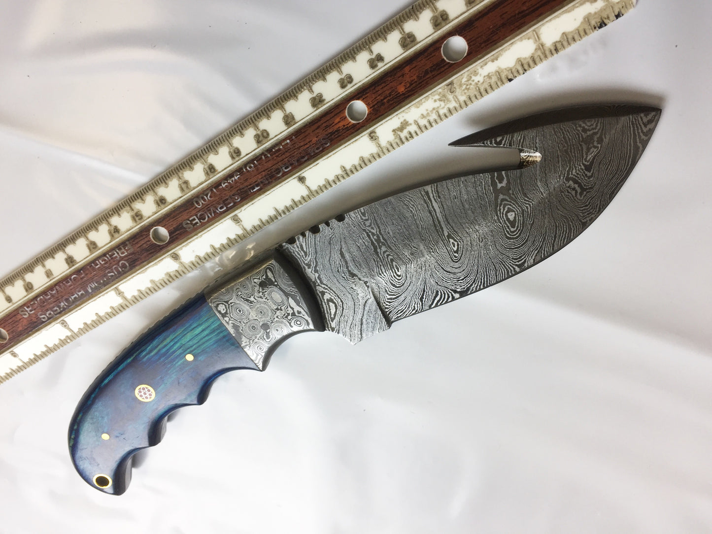 9.5" long Damascus steel Rain drop pattern Gut hook skinning knife, Full tang blade available in 4 colors, includes Cow hide Leather sheath