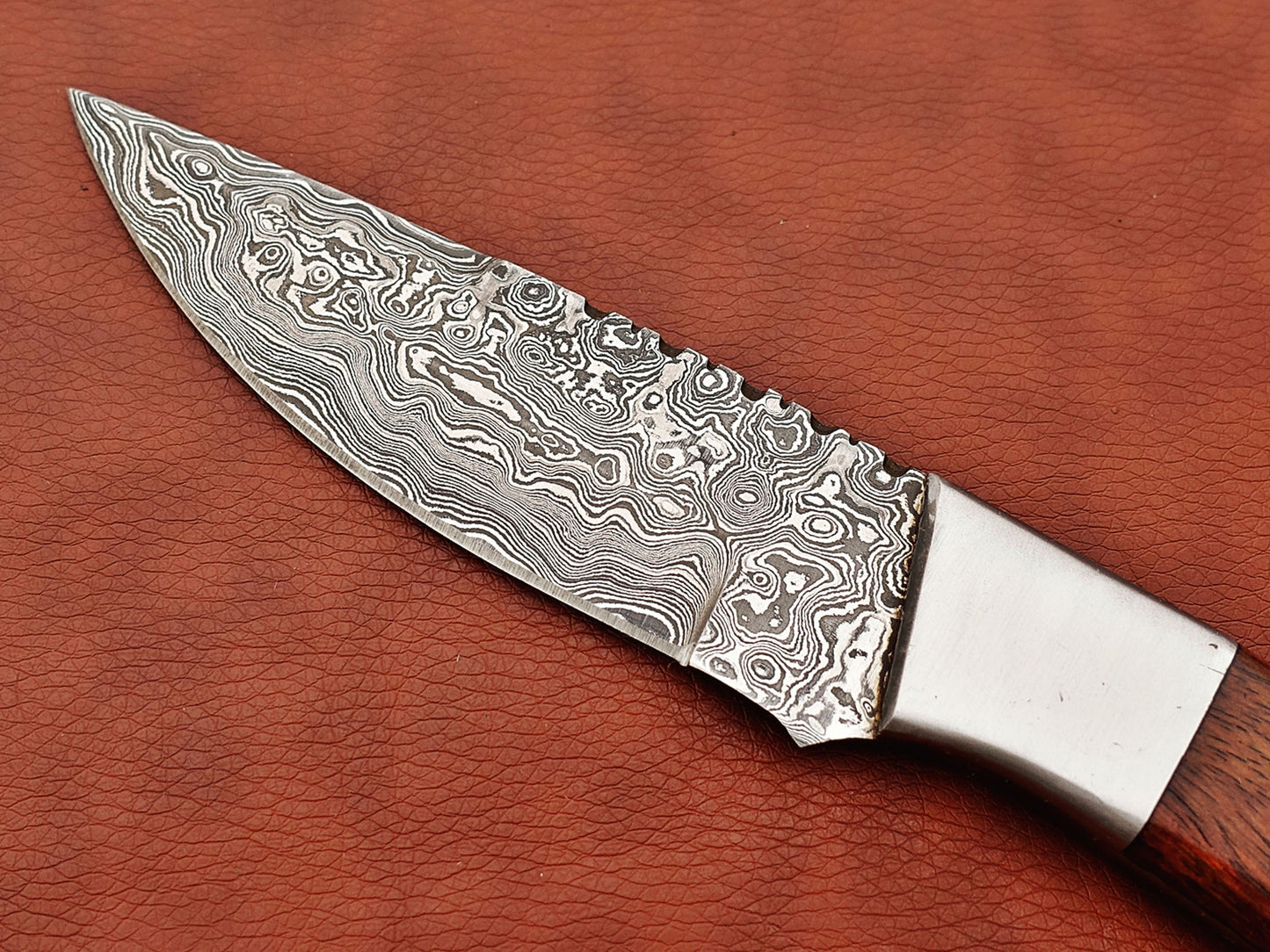 9.5" Rain drop pattern Damascus steel skinning knife, 5" full tang blade, Available in 3 colors, includes Cow hide Leather sheath