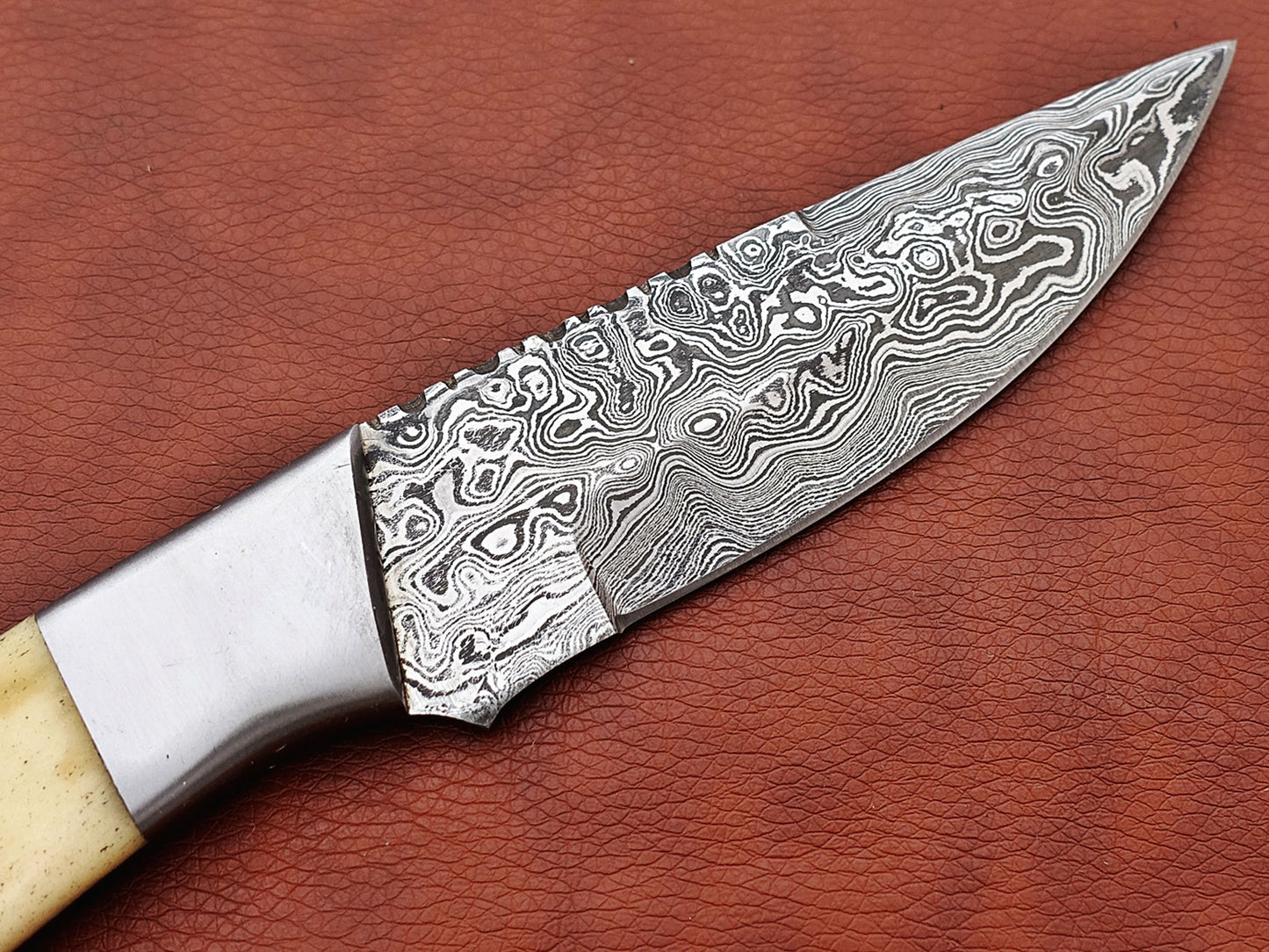 9.5" Rain drop pattern Damascus steel skinning knife, 5" full tang blade, Available in 3 colors, includes Cow hide Leather sheath