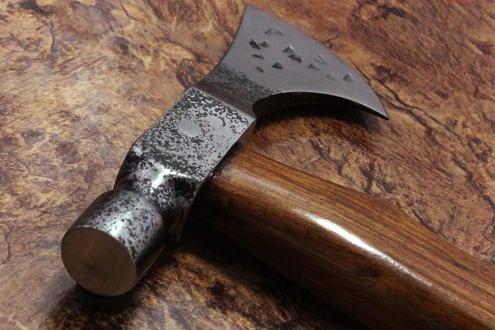 18 Inches long High carbon steel voyager axe with Hammer, Rose wood round handle, thick cow hide leather sheath included