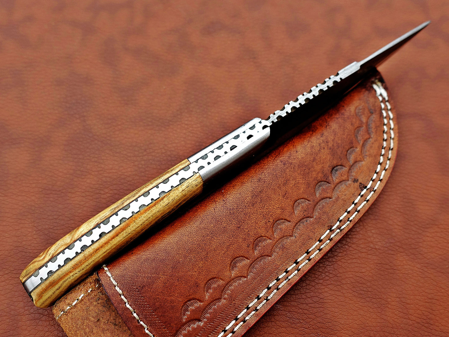9.5" Rain drop pattern Damascus steel skinning knife, 5" full tang blade, Available in 3 colors, includes Cow hide Leather sheath