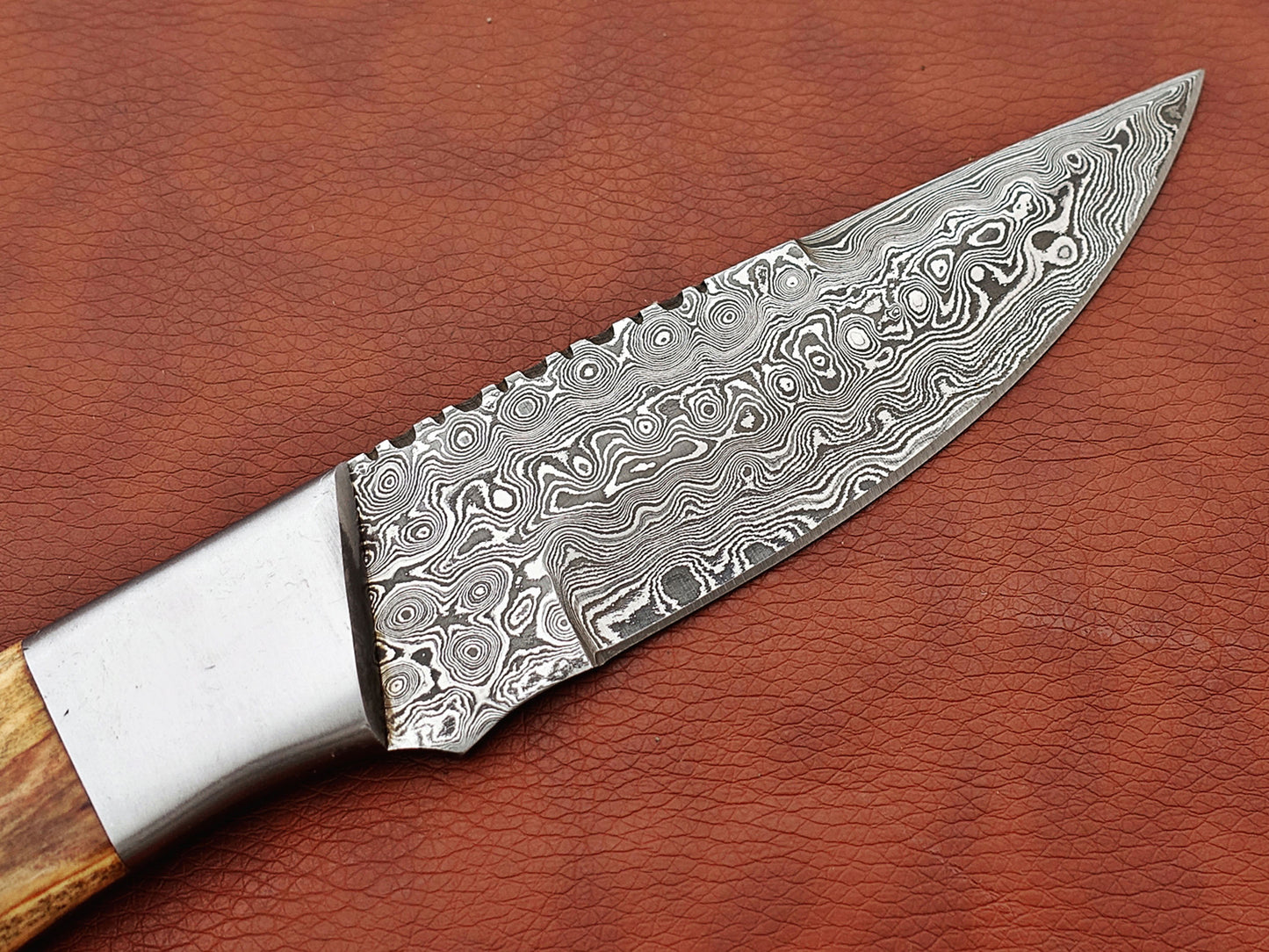 9.5" Rain drop pattern Damascus steel skinning knife, 5" full tang blade, Available in 3 colors, includes Cow hide Leather sheath