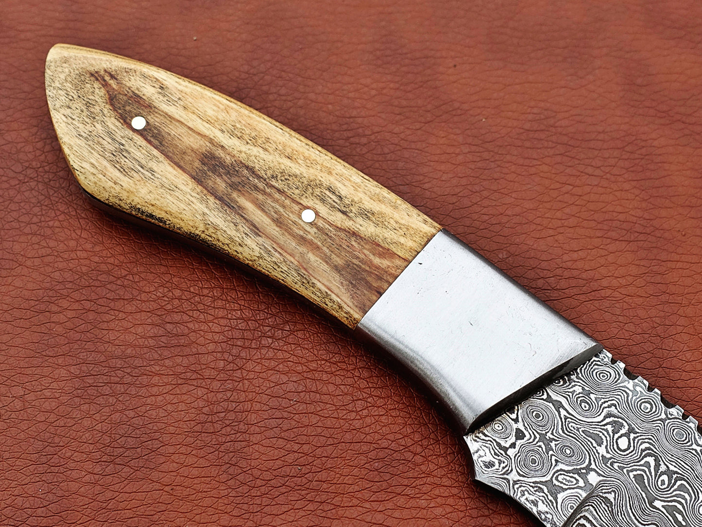 9.5" Rain drop pattern Damascus steel skinning knife, 5" full tang blade, Available in 3 colors, includes Cow hide Leather sheath