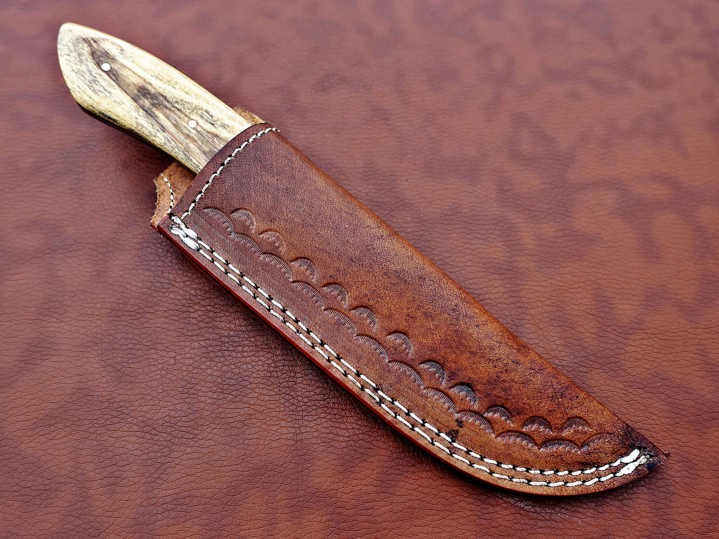 9.5" Rain drop pattern Damascus steel skinning knife, 5" full tang blade, Available in 3 colors, includes Cow hide Leather sheath