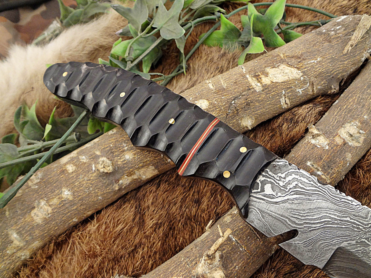 12" DAMASCUS SKINNING HUNTING FULL TANG BLADE KNIFE, JIGGED BULL HORN SCALE, COW HIDE LEATHER SHEATH INCLUDED