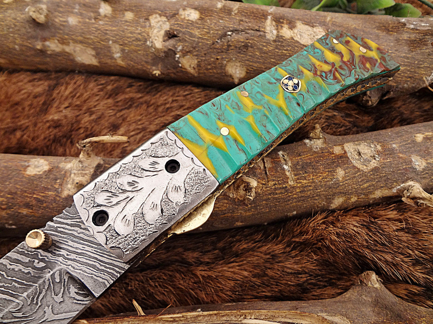 Damascus Steel Folding knife, Exotic Jigged scale in Camouflage & green combo, Engraved plant on steel bolster, Thumb knob & liner lock, Cow Leather sheath