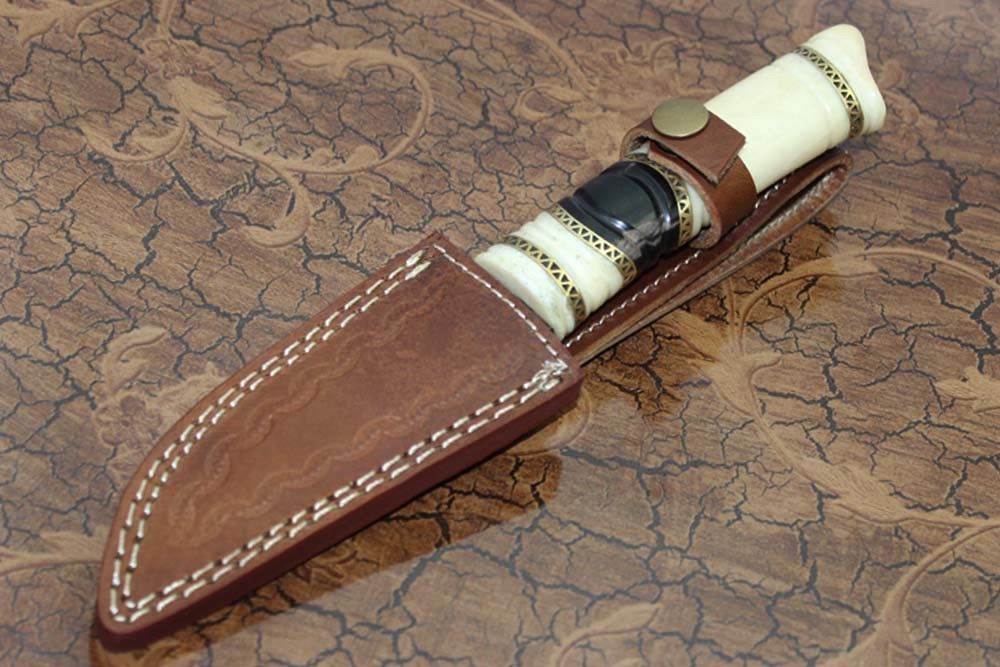 9.5″ Custom made Hand Forged Damascus skinning Knife, hand crafted round scale with engraved brass spacer, Cow hide Leather Sheath included