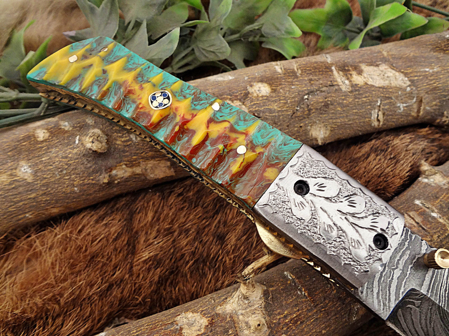 Damascus Steel Folding knife, Exotic Jigged scale in Camouflage & green combo, Engraved plant on steel bolster, Thumb knob & liner lock, Cow Leather sheath
