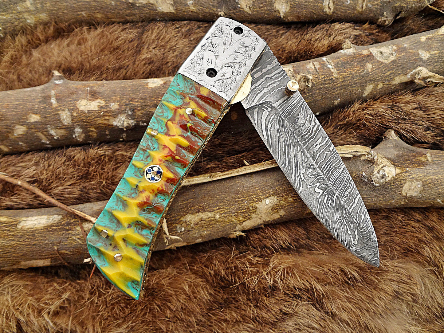 Damascus Steel Folding knife, Exotic Jigged scale in Camouflage & green combo, Engraved plant on steel bolster, Thumb knob & liner lock, Cow Leather sheath