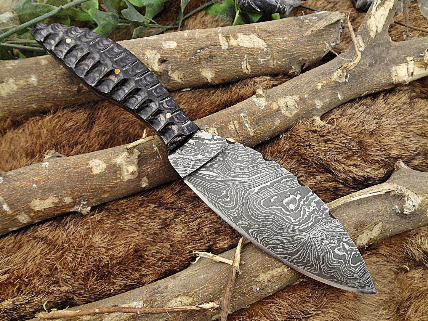 8.5" DAMASCUS STEEL BLADE POCKET KNIFE, JIGGED BULL HORN SCALE, LEATHER SHEATH
