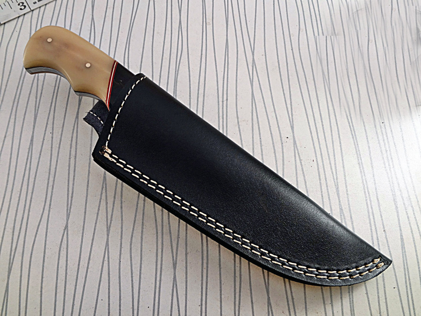 9.5" long Damascus Steel full tang hunting Knife custom made Hand Forged 5" blade, Bull horn & camel bone scale cow hide leather sheath