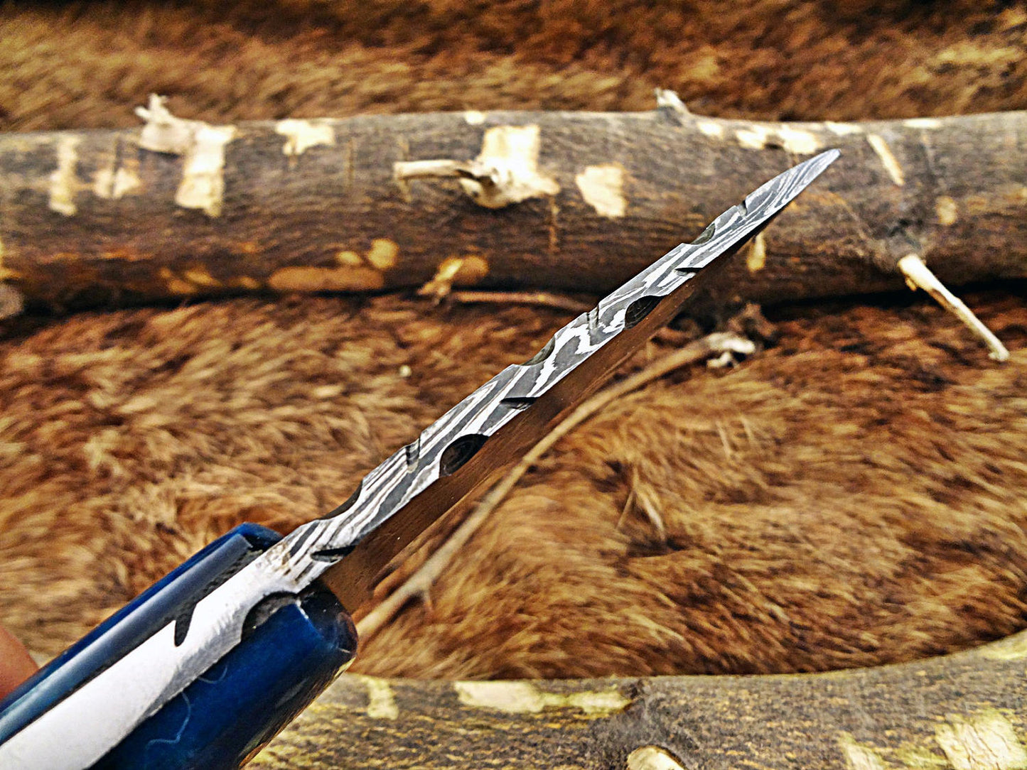 6.5" Long compact pocket Knife, full tang Damascus steel 3" drop point blade, Available in Blue and white scales, Cow hide Leather sheath included