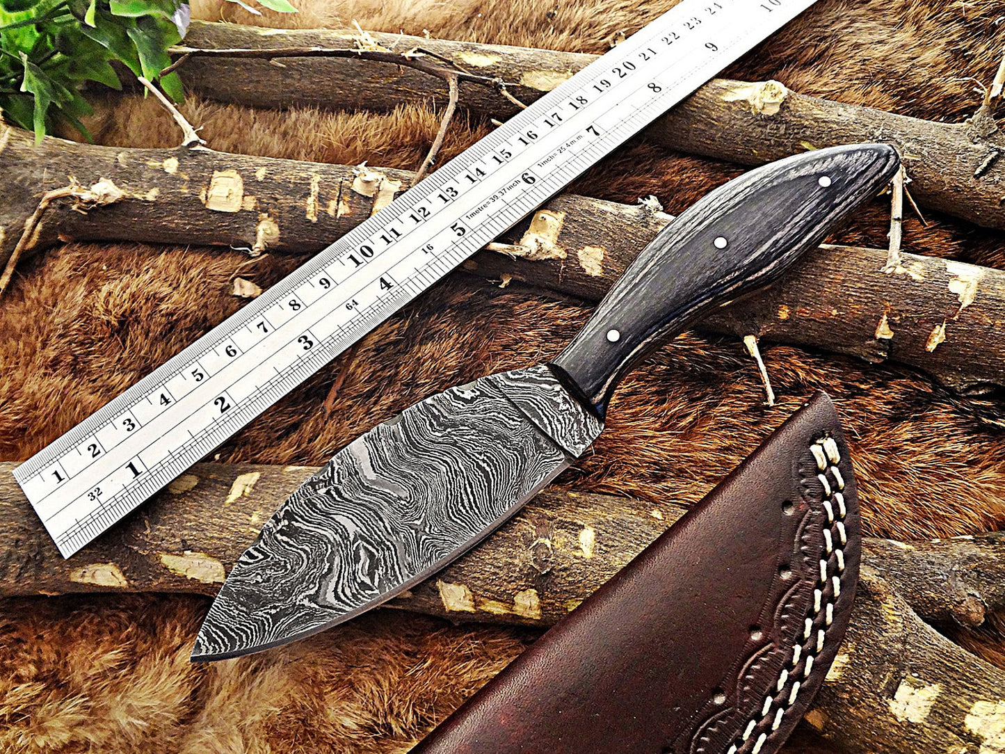 9" Long Damascus steel compact skinning knife, 4.5" hand forged full tang blade, Dollar wood scale, Cow hide Leather sheath