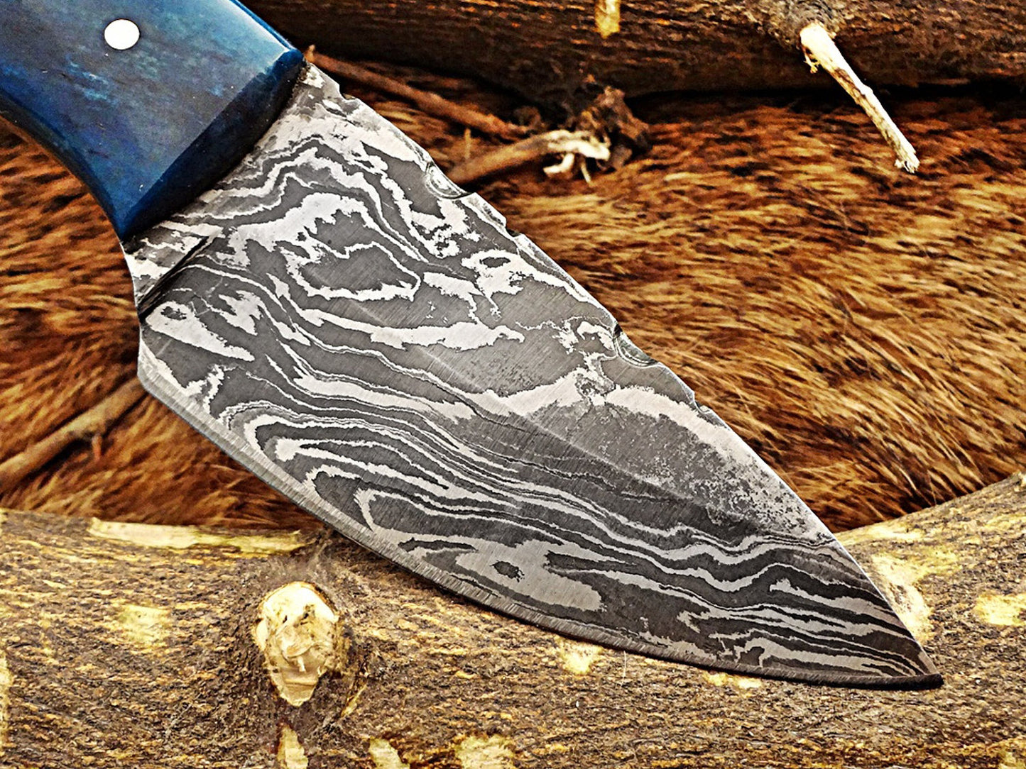 6.5" Long compact pocket Knife, full tang Damascus steel 3" drop point blade, Available in Blue and white scales, Cow hide Leather sheath included