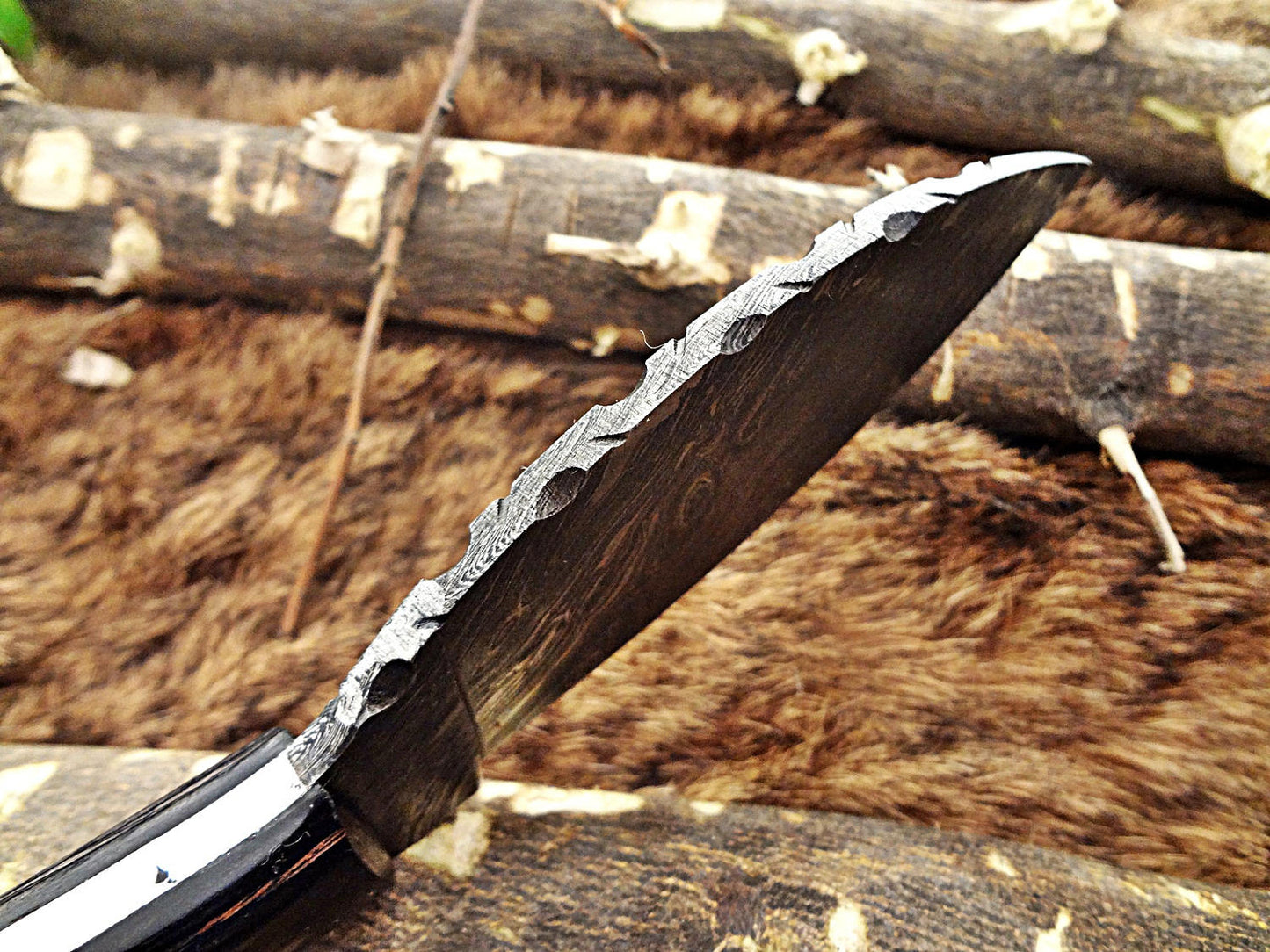 9" Long Damascus steel compact skinning knife, 4.5" hand forged full tang blade, Dollar wood scale, Cow hide Leather sheath