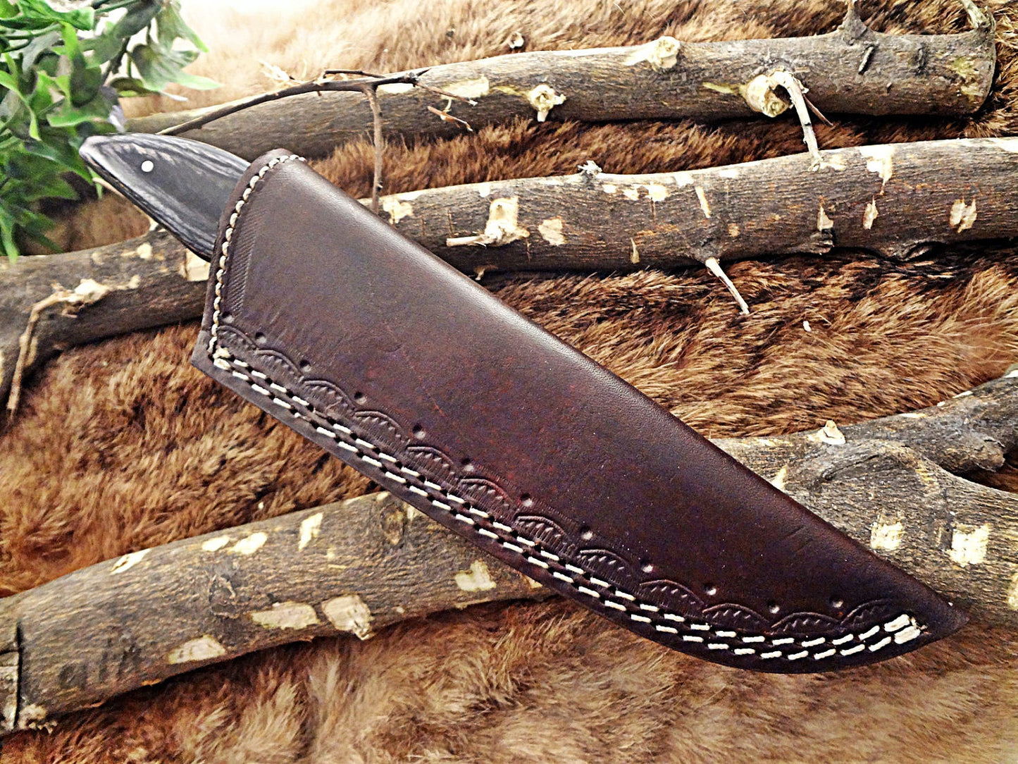 9" Long Damascus steel compact skinning knife, 4.5" hand forged full tang blade, Dollar wood scale, Cow hide Leather sheath