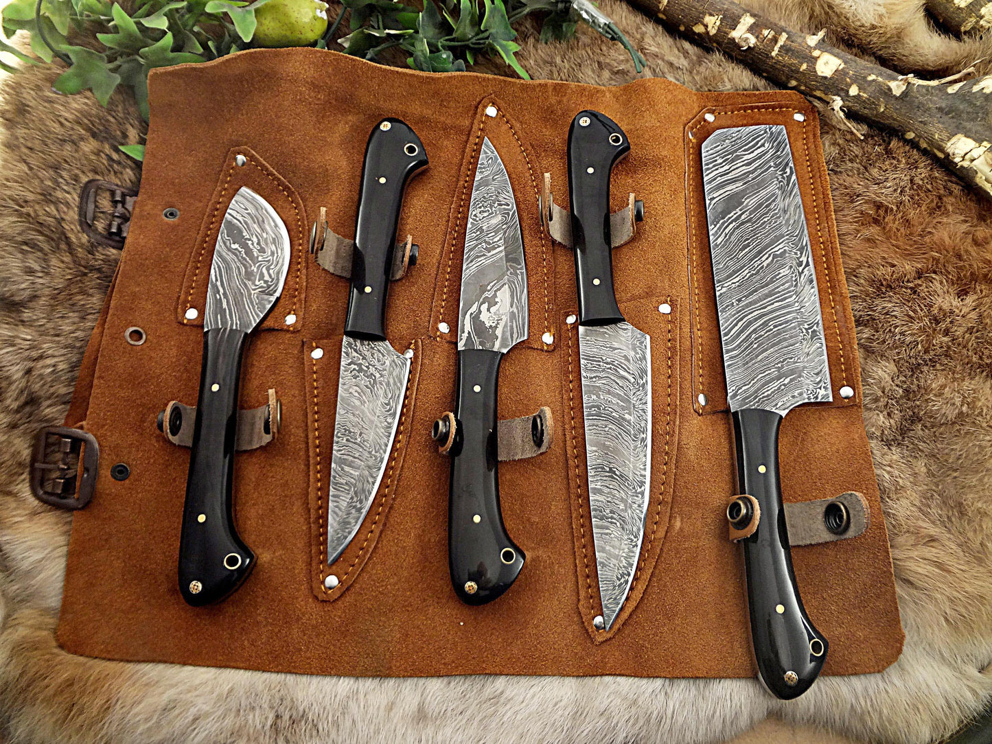 5 Pieces Damascus steel kitchen knife set includes (10.6+9.6+9.0+8.0+7.6)Inches knives in Black Bull horn scale, includes Leather sheath