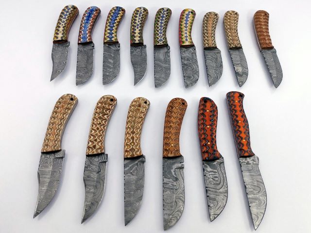 30 pieces Damascus steel fixed blade skinning knives lot with Leather sheath. Over 225 inches long Damascus steel knives in assorted colors