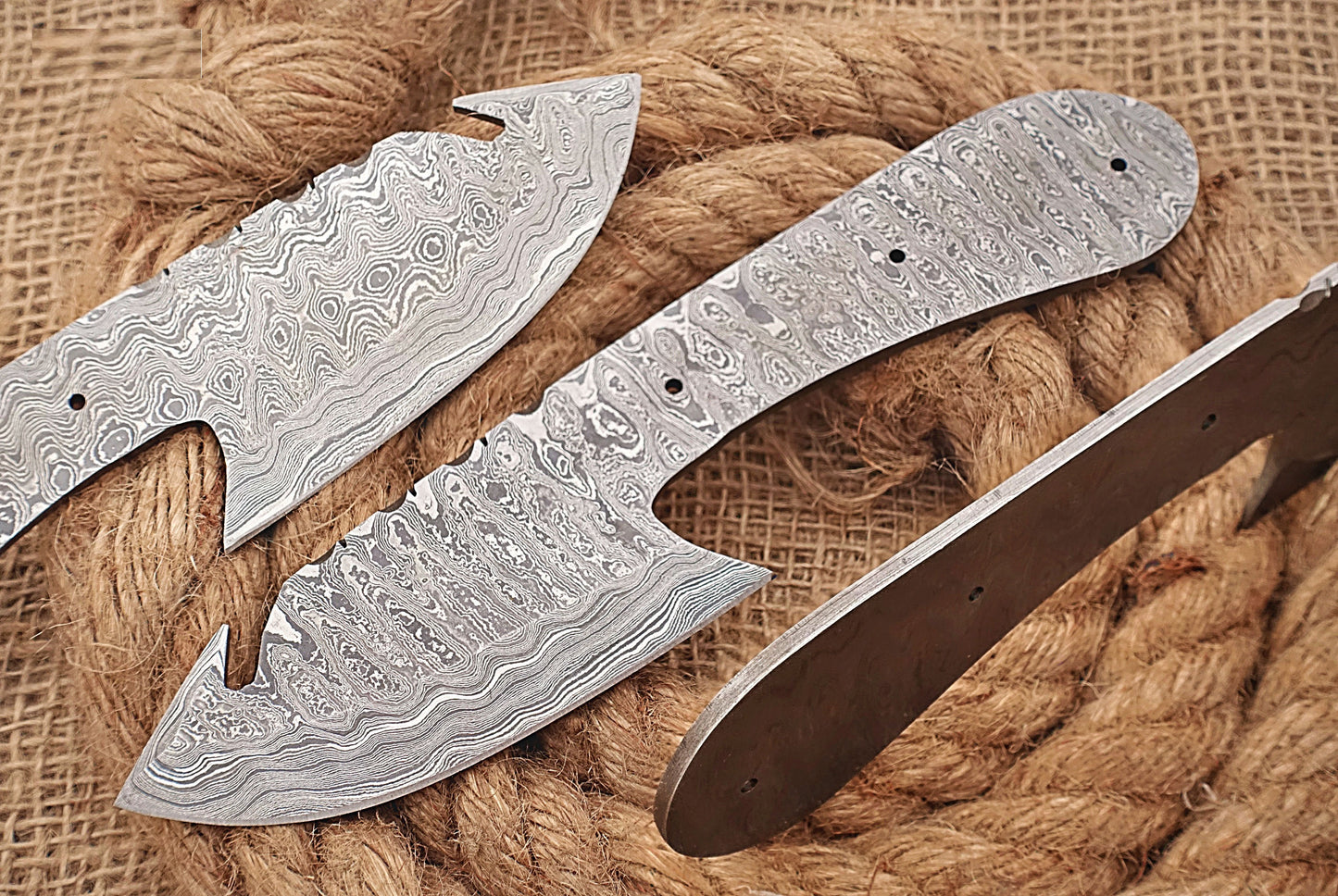 8 inches Long Hand Forged Spear Point Gut Hook Skinning Knife Blade, Knife Making Supplies, Damascus Steel Blank Blade Pocket Knife with 3 Pin Hole, 3.5 inches Cutting Edge, 4.25" Scale Space