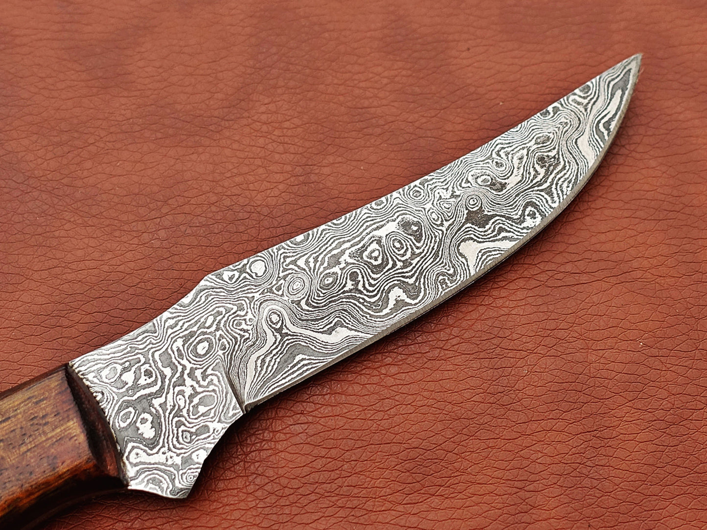 9.5" straight back blade skinning knife, 5" full tang Rain drop pattern Damascus steel blade, Available in 4 colors,  includes Cow hide Leather sheath