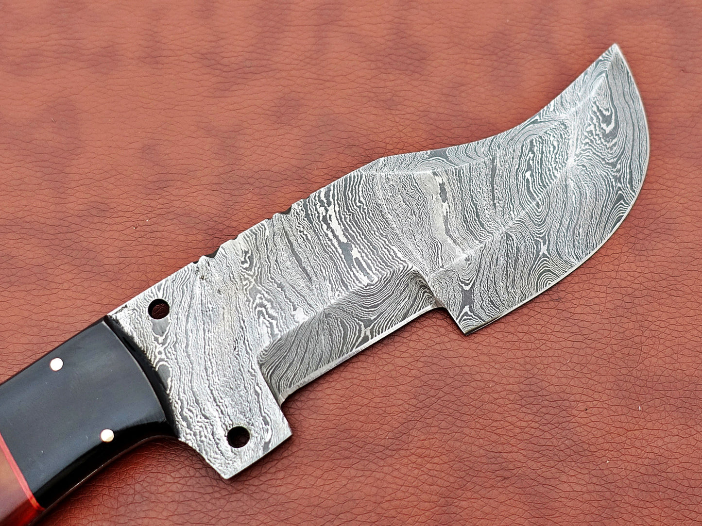 12" Long hand forged twist pattern full tang Damascus steel tracker knife, Ram & Bull horn scale, Cow leather sheath