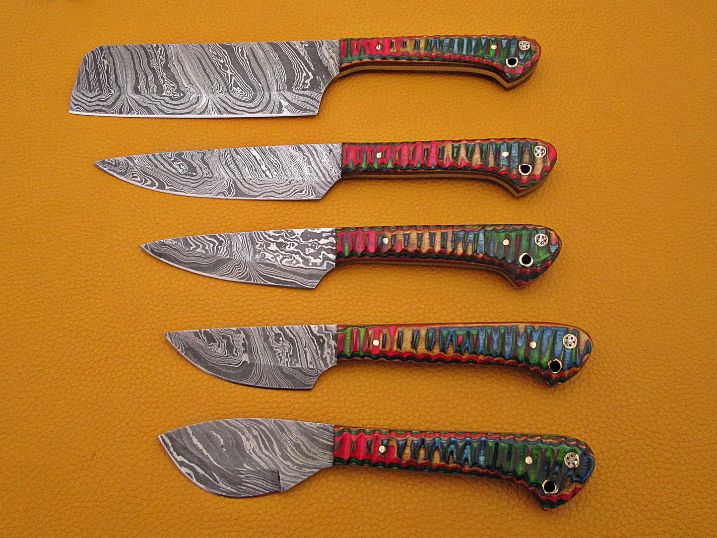 5 Pieces Damascus steel kitchen knife set includes (10.6+9.6+9.0+8.0+7.6)" knives in Green Jigged wood scale, includes Roll able Leather suede sheath