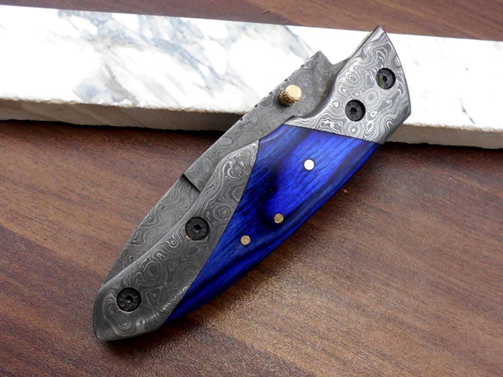 4 pieces Damascus steel folding knives set, Pocket clip, Liner lock, Leather sheath. Includes Black, Brown, Red & blue colors