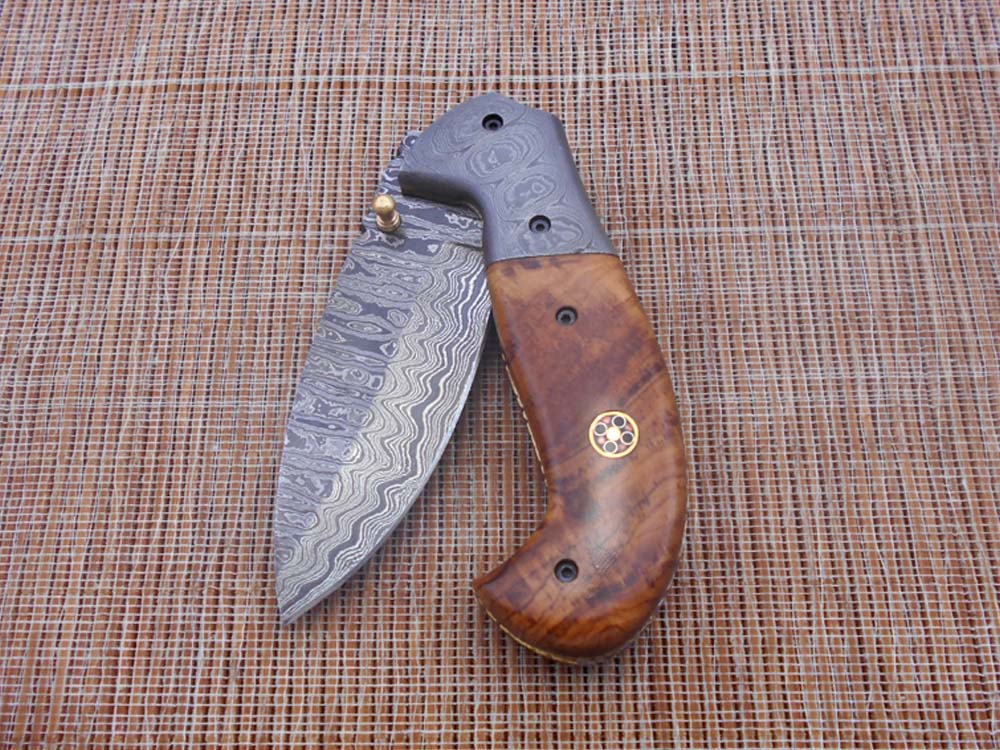 Hand forged twist pattern Damascus steel 7.5" folding knife, Available in 3 scales options with Bolster, Pocket knife Equipped with Brass liner lock & thumb knob, Cow Hide Leather sheath