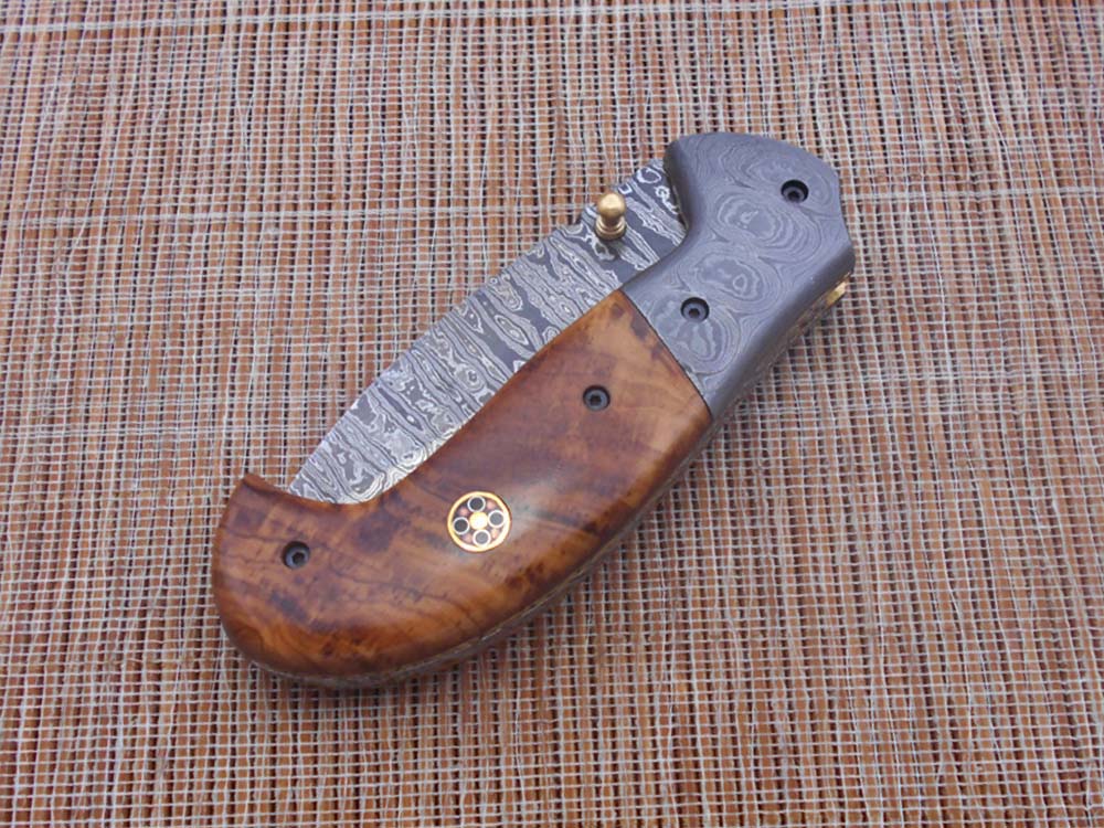 Hand forged twist pattern Damascus steel 7.5" folding knife, Available in 3 scales options with Bolster, Pocket knife Equipped with Brass liner lock & thumb knob, Cow Hide Leather sheath