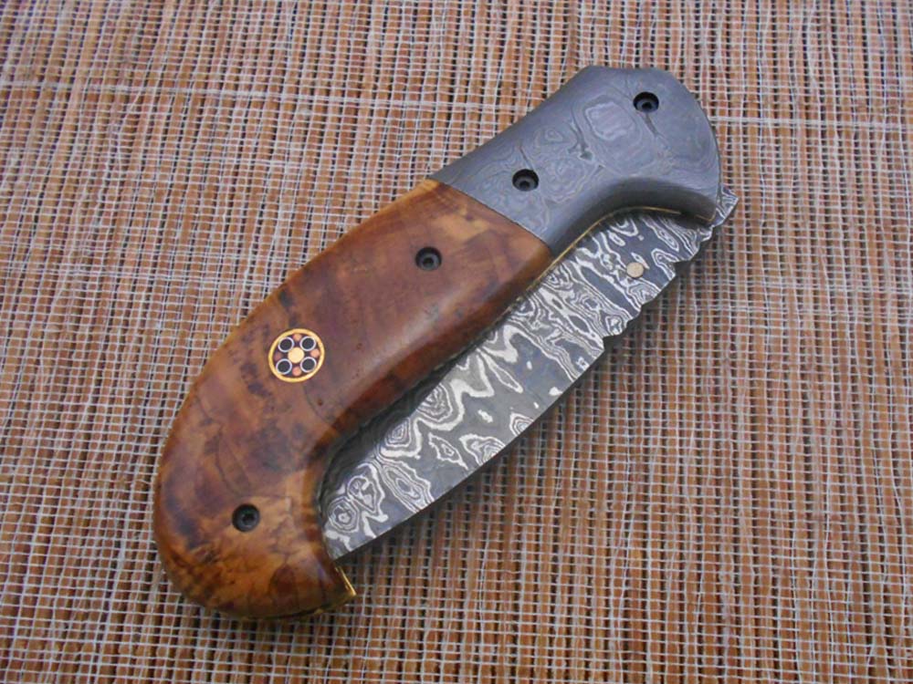 Hand forged twist pattern Damascus steel 7.5" folding knife, Available in 3 scales options with Bolster, Pocket knife Equipped with Brass liner lock & thumb knob, Cow Hide Leather sheath