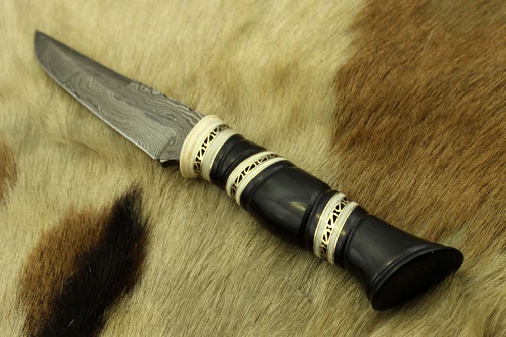 10.5" Long Damascus Steel Knife Hand Forged, Sliced Camel Bone & Bull Horn with Engraved Brass Spacer Hand Crafted Round Scale, Cow Hide Leather Sheath