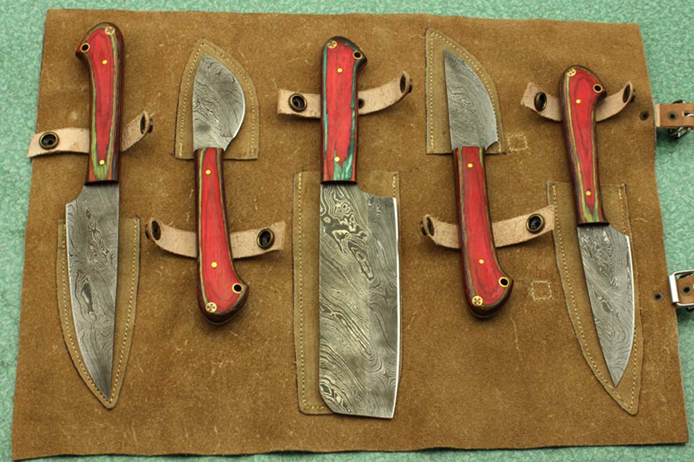 7.5" Damascus folding knife with Damascus bolster on both edges with thumb knob & liner lock equipped, Available in 4 scales, Cow hide leather sheath with belt loop included