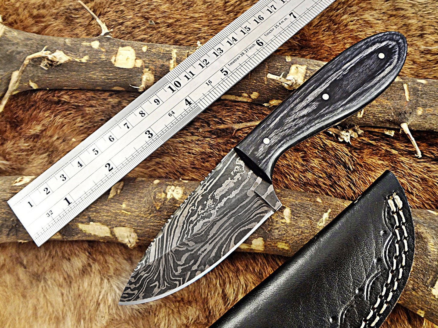 7.5" compact skinning Knife with 4" full tang Damascus steel blade, Available in 2 colors scale, includes Cow hide Leather sheath