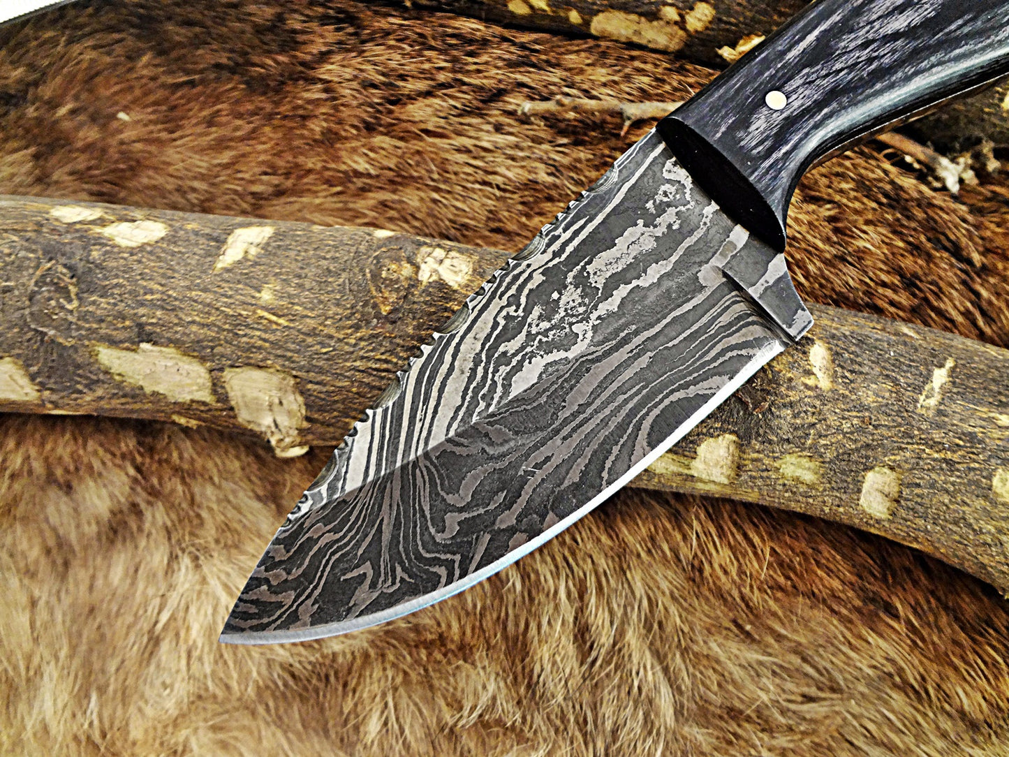 7.5" compact skinning Knife with 4" full tang Damascus steel blade, Available in 2 colors scale, includes Cow hide Leather sheath