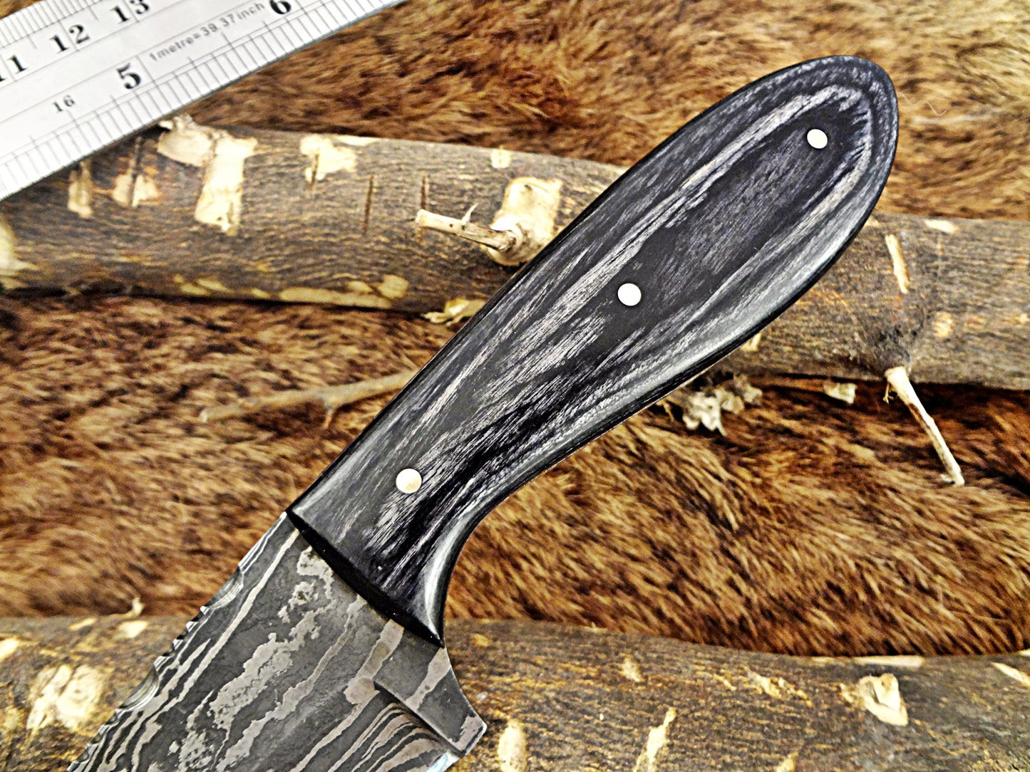 7.5" compact skinning Knife with 4" full tang Damascus steel blade, Available in 2 colors scale, includes Cow hide Leather sheath