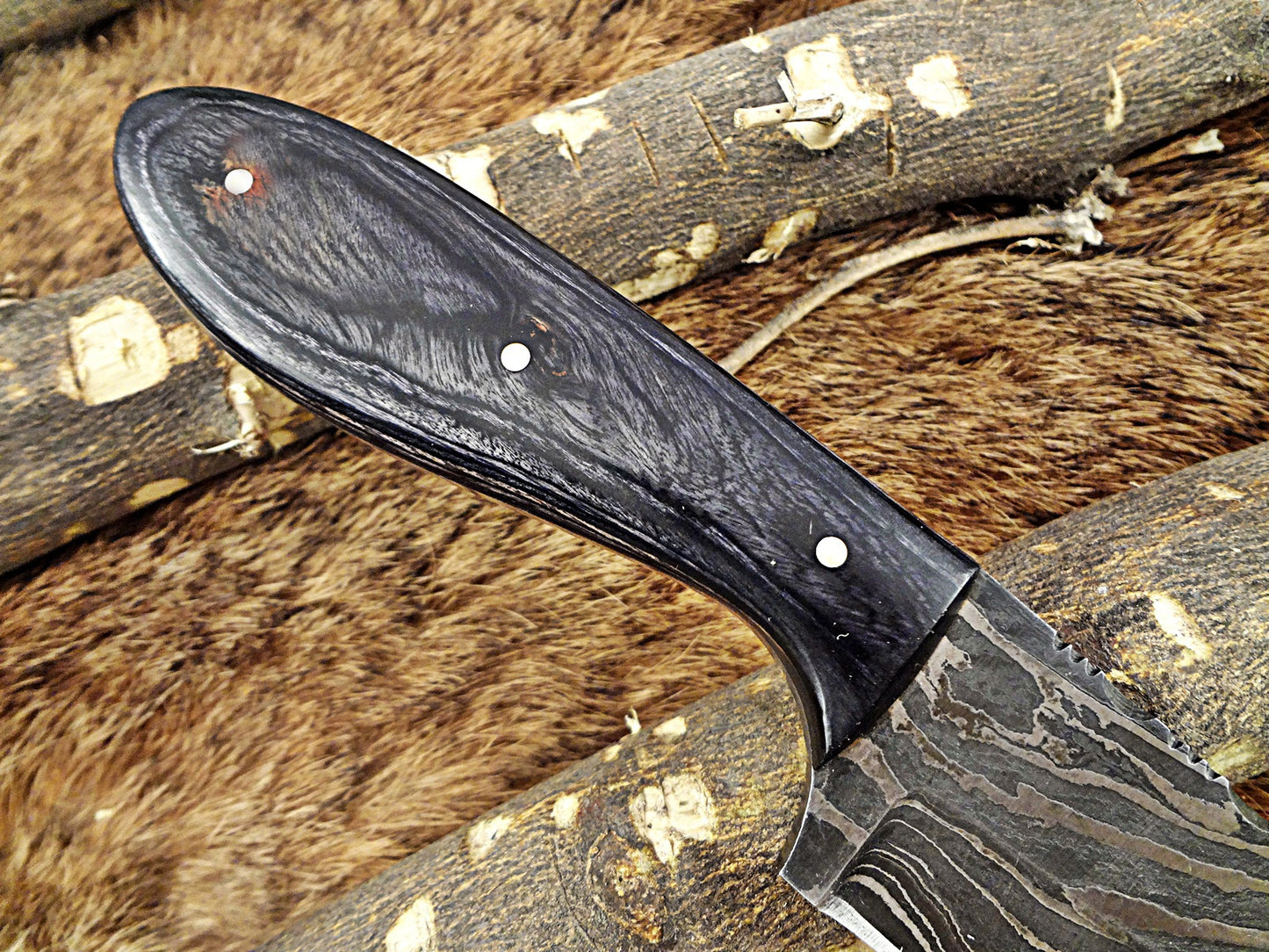 7.5" compact skinning Knife with 4" full tang Damascus steel blade, Available in 2 colors scale, includes Cow hide Leather sheath