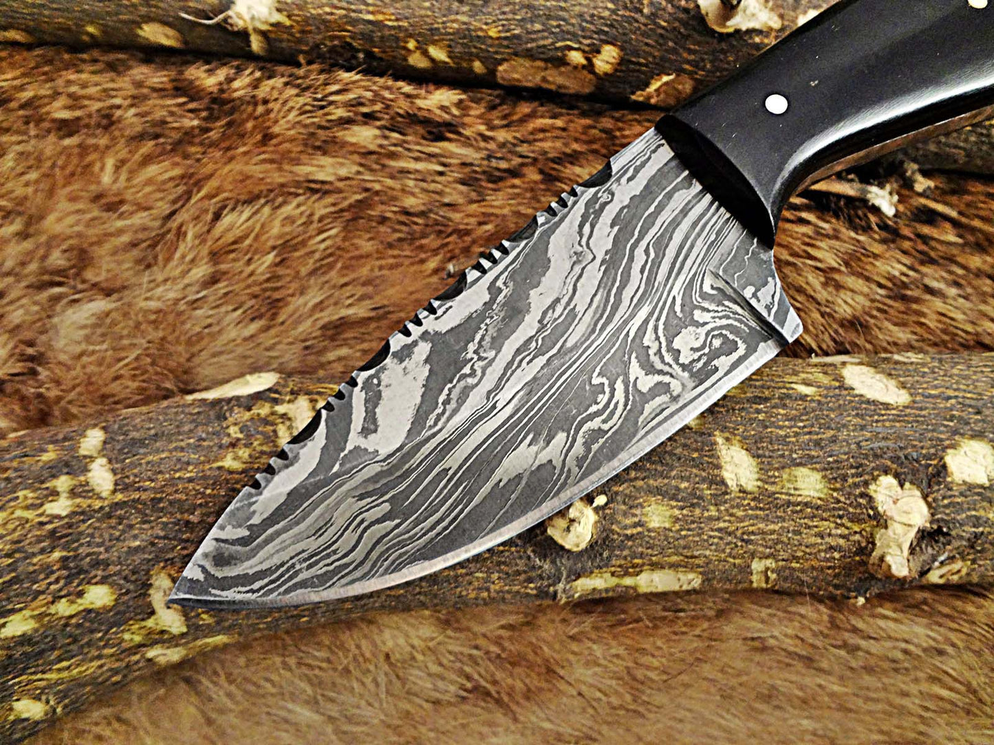 7.5" compact skinning Knife with 4" full tang Damascus steel blade, Available in 2 colors scale, includes Cow hide Leather sheath