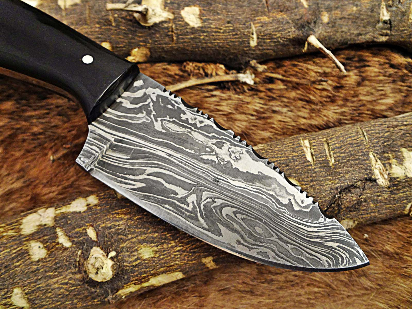 7.5" compact skinning Knife with 4" full tang Damascus steel blade, Available in 2 colors scale, includes Cow hide Leather sheath