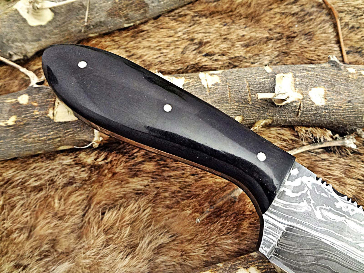 7.5" compact skinning Knife with 4" full tang Damascus steel blade, Available in 2 colors scale, includes Cow hide Leather sheath