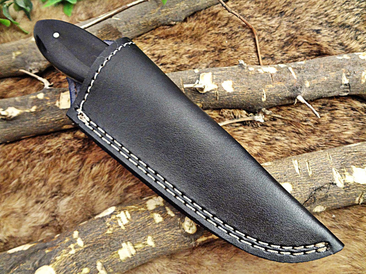 7.5" compact skinning Knife with 4" full tang Damascus steel blade, Available in 2 colors scale, includes Cow hide Leather sheath