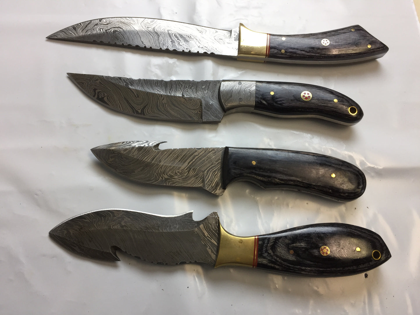 4 pieces Damascus steel Dollar wood scale skinning knives set. Overall 40 inches long Full tang Damascus steel blade knives, Cow hide leather sheath