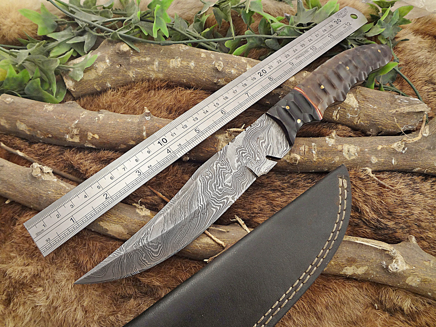 12" DAMASCUS SKINNING HUNTING FULL TANG BLADE KNIFE, JIGGED BULL HORN SCALE, COW HIDE LEATHER SHEATH INCLUDED
