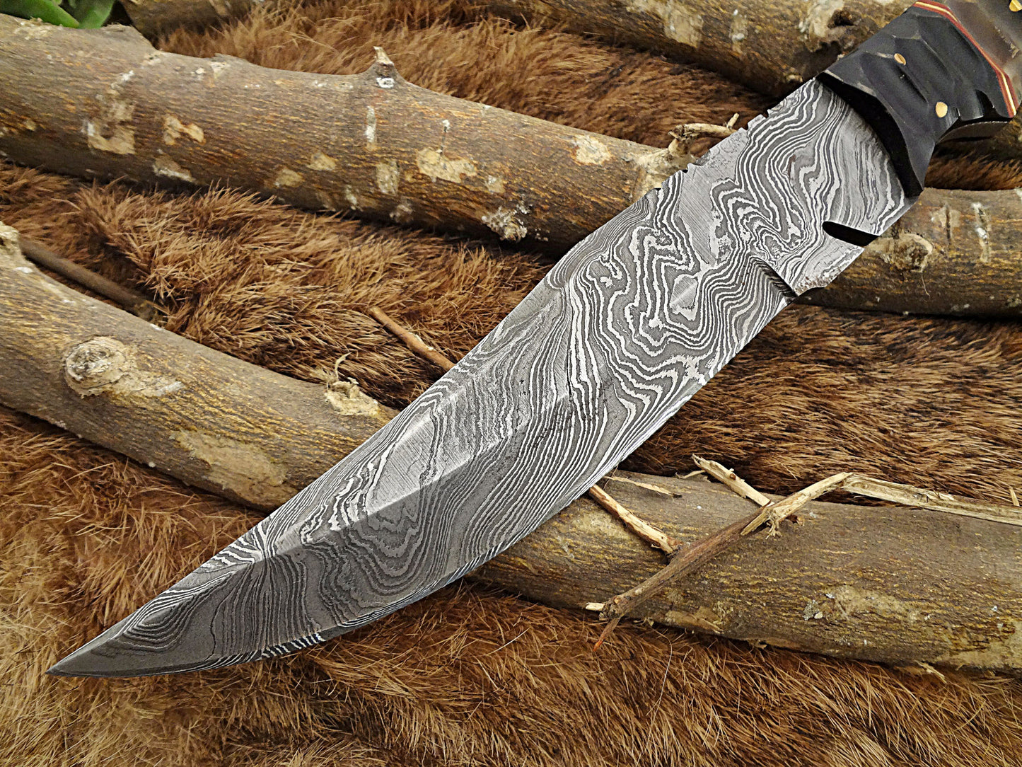 12" DAMASCUS SKINNING HUNTING FULL TANG BLADE KNIFE, JIGGED BULL HORN SCALE, COW HIDE LEATHER SHEATH INCLUDED