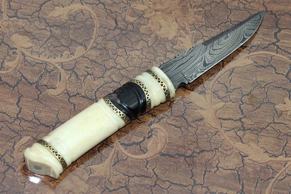 9.5″ Custom made Hand Forged Damascus skinning Knife, hand crafted round scale with engraved brass spacer, Cow hide Leather Sheath included