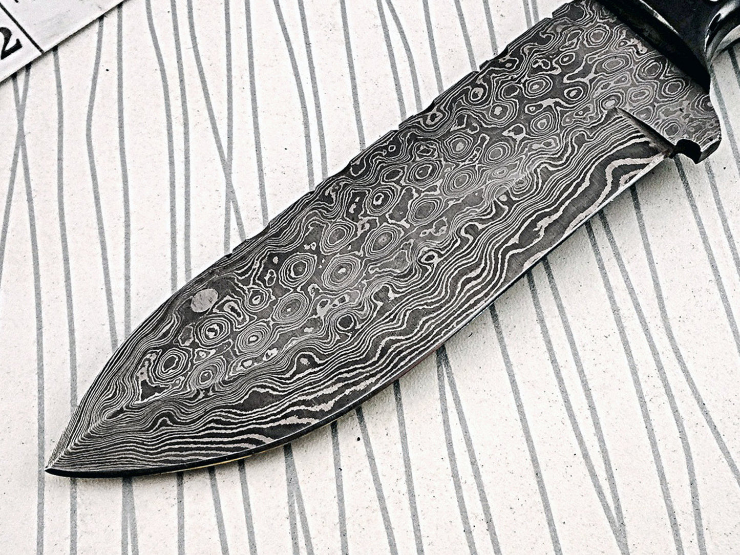 9.5" long Damascus Steel full tang hunting Knife custom made Hand Forged 5" blade, Bull horn & camel bone scale cow hide leather sheath